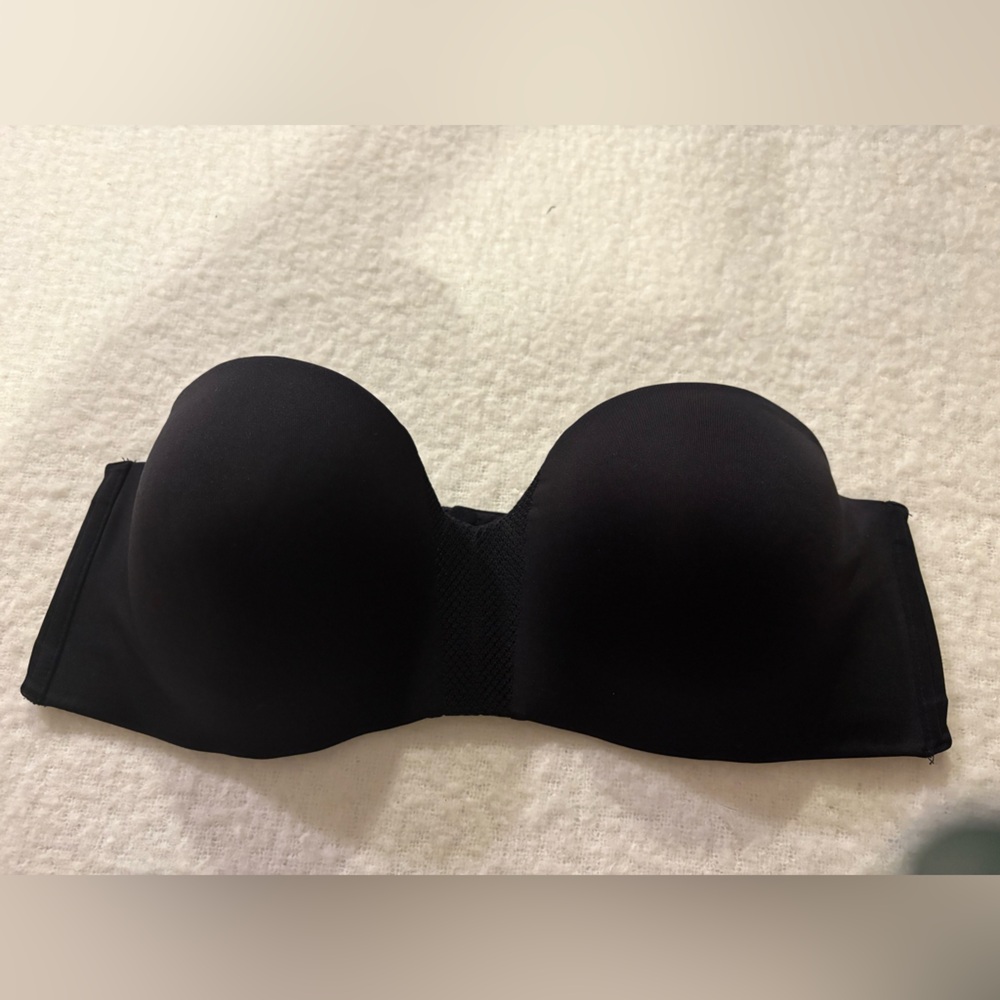MAIDENFORM black strapless bra. 38B. Like new condition